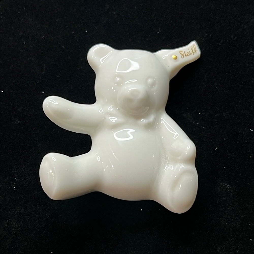 1617 * Steiff Vintage White Porcelain Sitting Bear Brooch